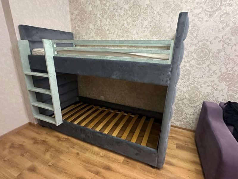 Upholstered bunk bed with side ladder – ReNew Studio