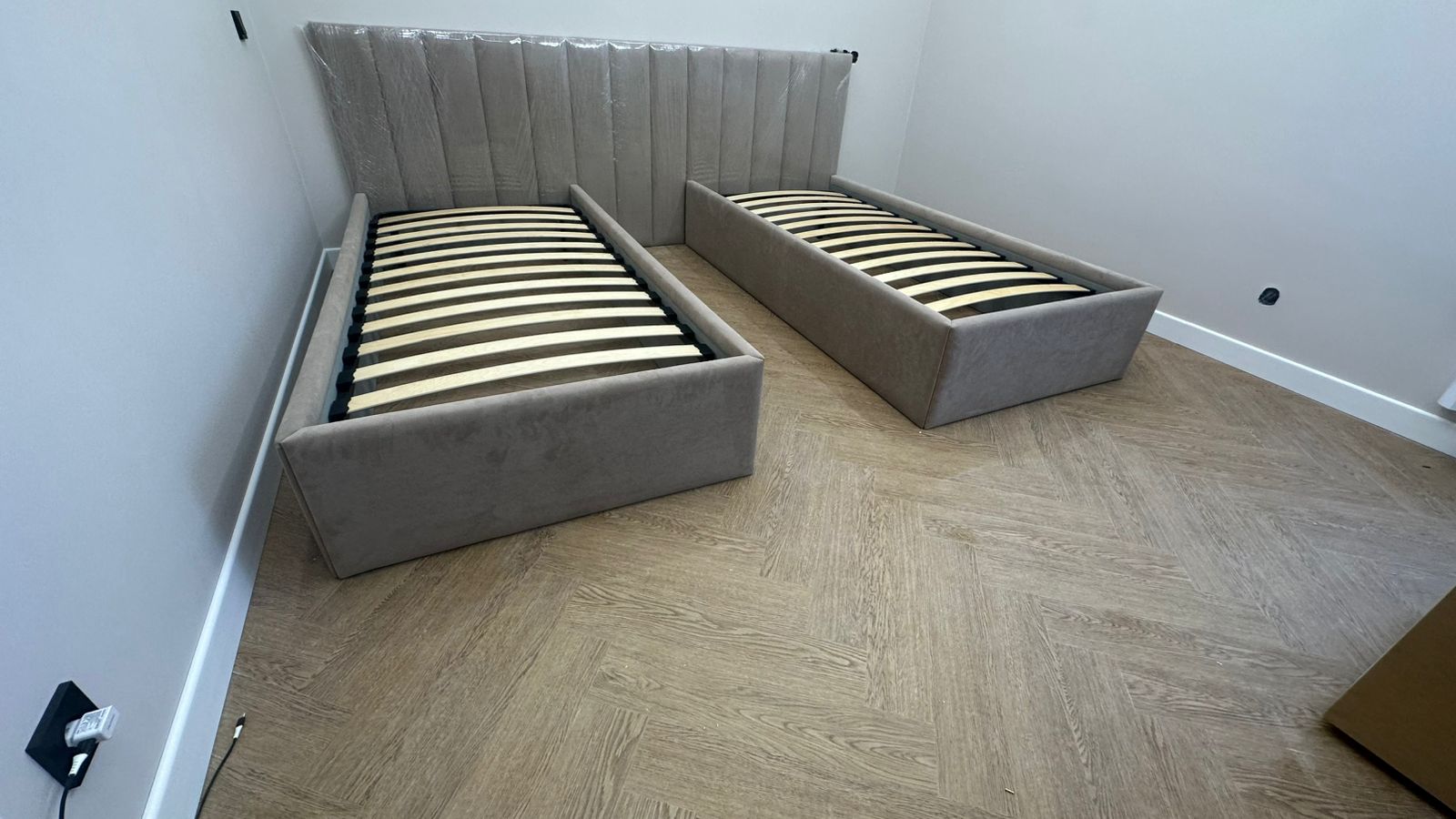 Upholstered twin beds with high headboard – custom design by ReNew Studio