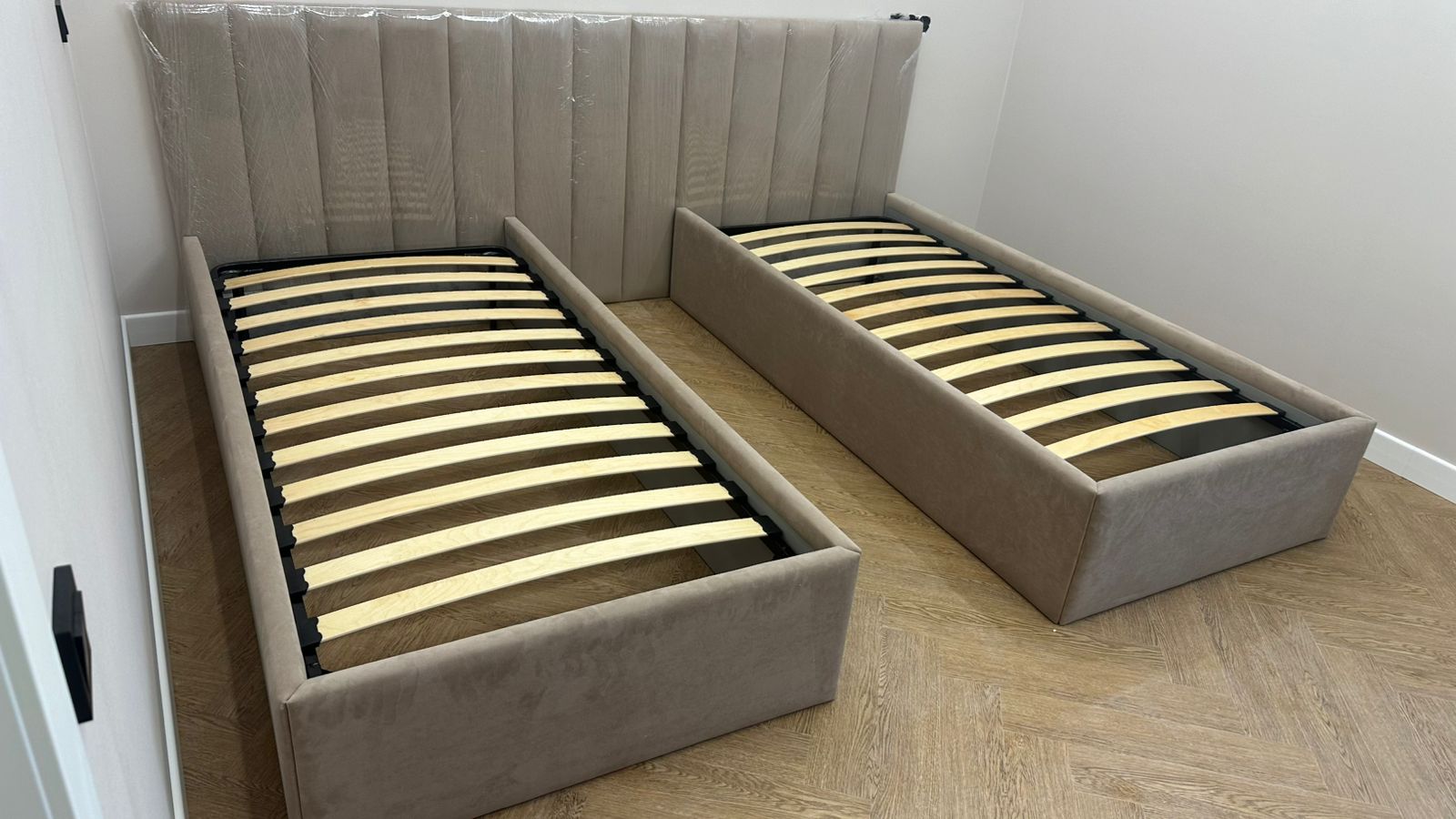 Upholstered twin beds with high headboard – custom design by ReNew Studio